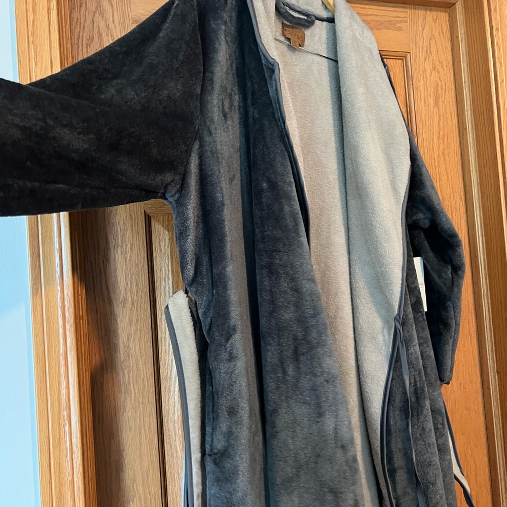 Kookaburra Robe - Picture 5 of 6